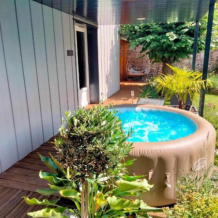 Sejour Au Jardin De Cupidon Avec Jacuzzi Et Sauna Balbigny Exterior foto