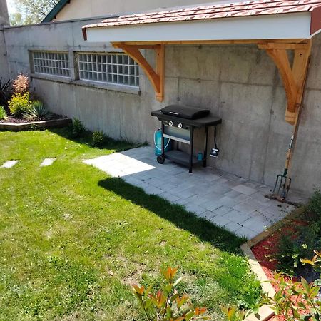 Sejour Au Jardin De Cupidon Avec Jacuzzi Et Sauna Balbigny Exterior foto