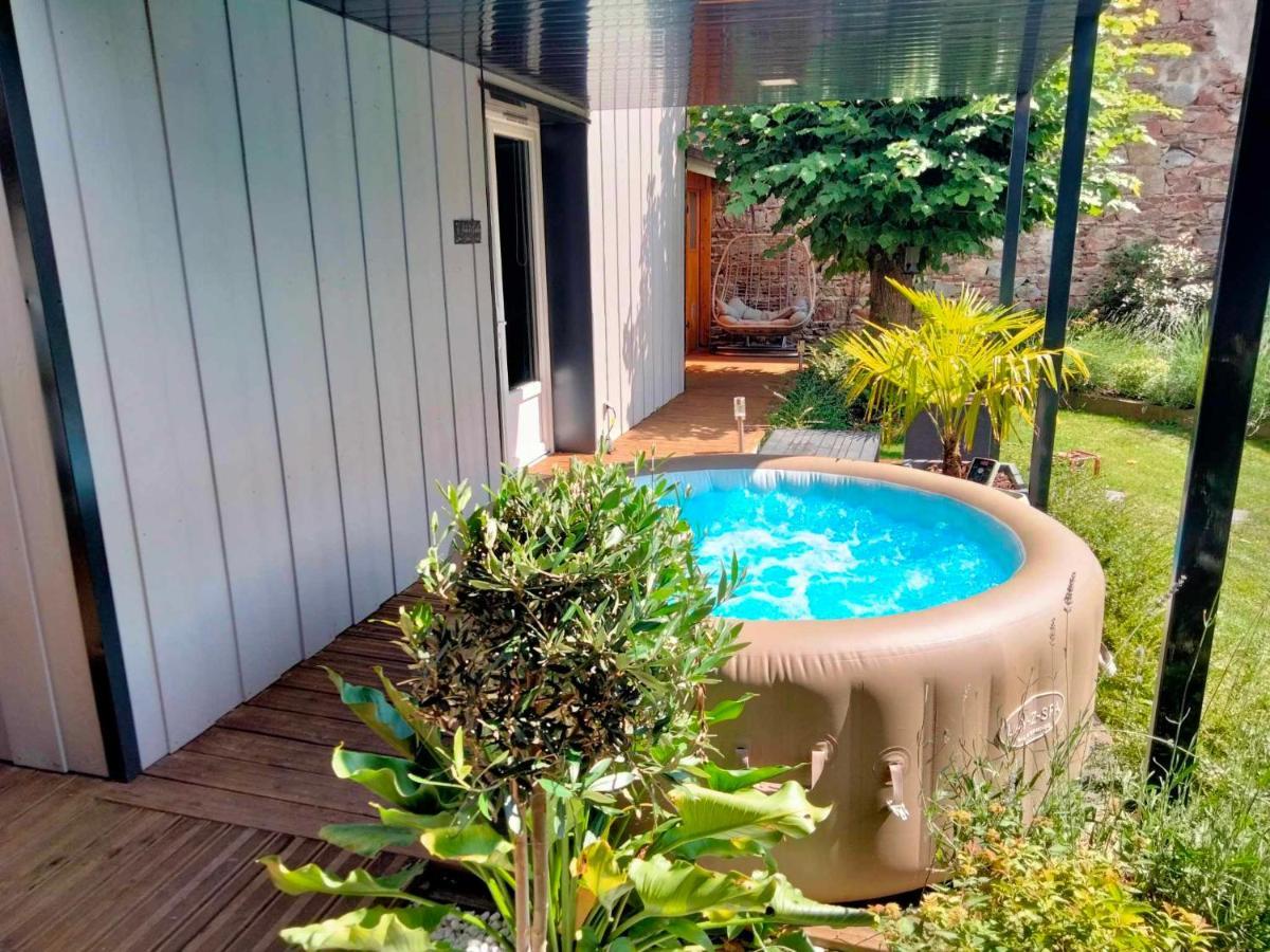 Sejour Au Jardin De Cupidon Avec Jacuzzi Et Sauna Balbigny Exterior foto