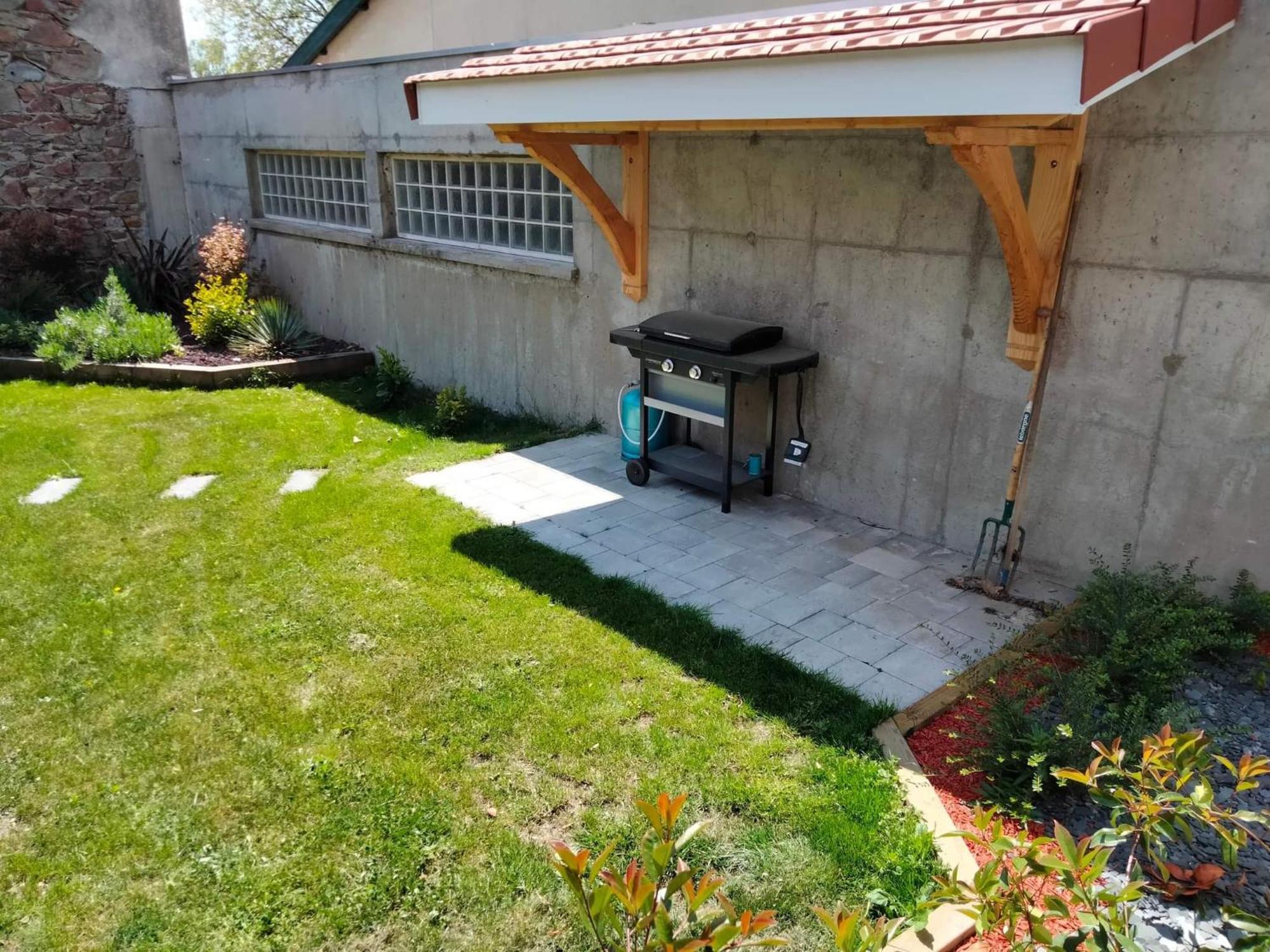 Sejour Au Jardin De Cupidon Avec Jacuzzi Et Sauna Balbigny Exterior foto
